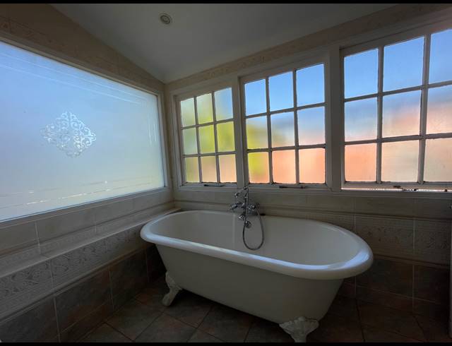 4 BEDROOM HOUSE FOR SALE IN ESSENWOOD